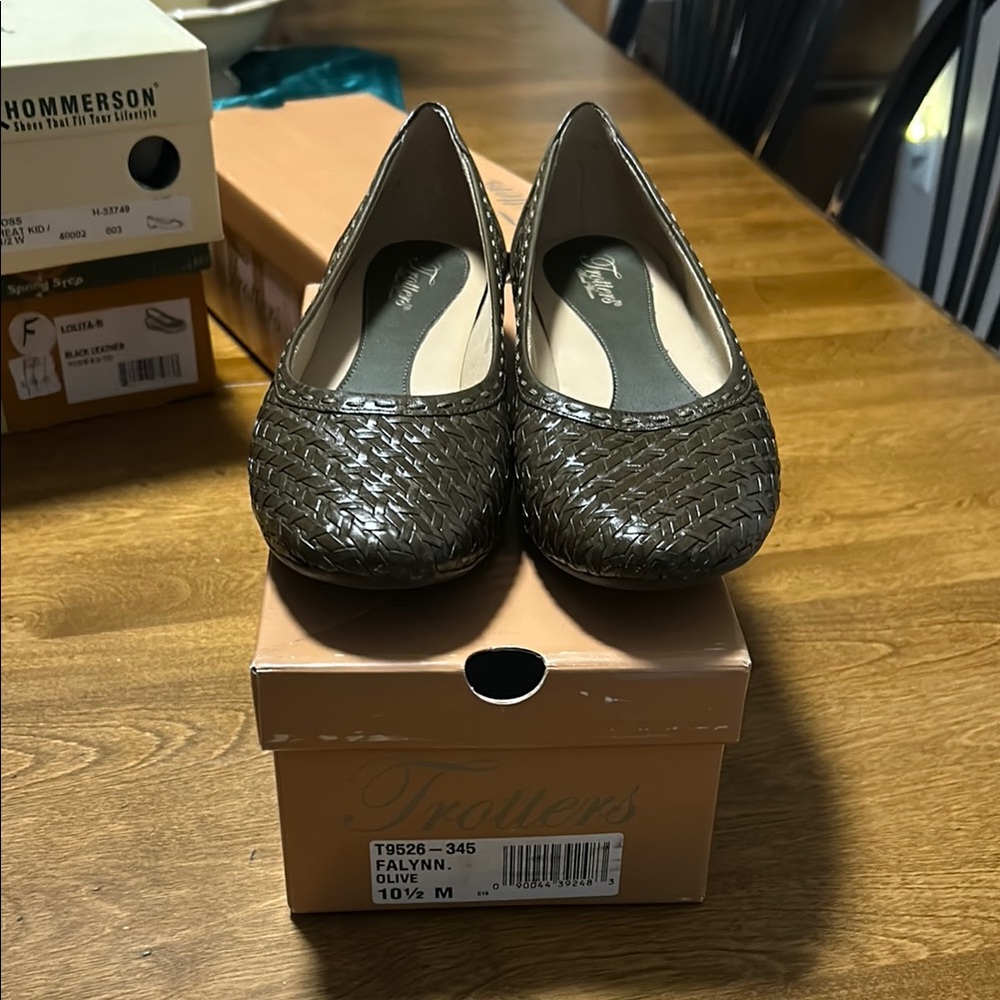Trotters Women's Woven Ballet Flats - Olive
